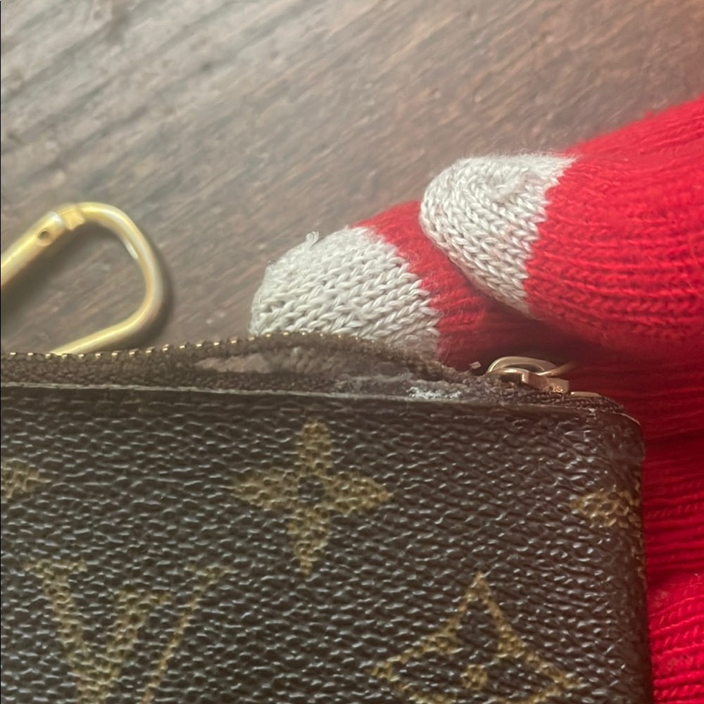 Louis Vuitton Monogram Key Pouch - Picture 3 of 9